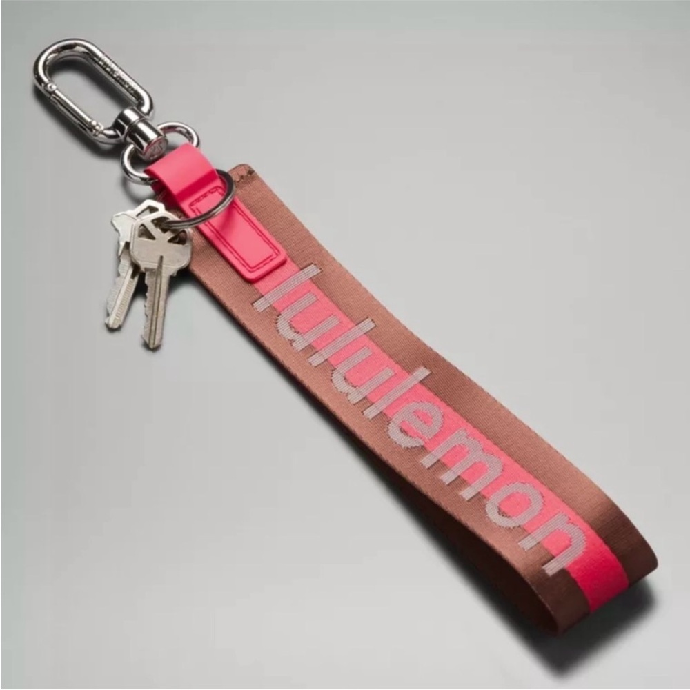 Lululemon Pink and Brown Never lost Word mark Keychain NWOT - Picture 3 of 5